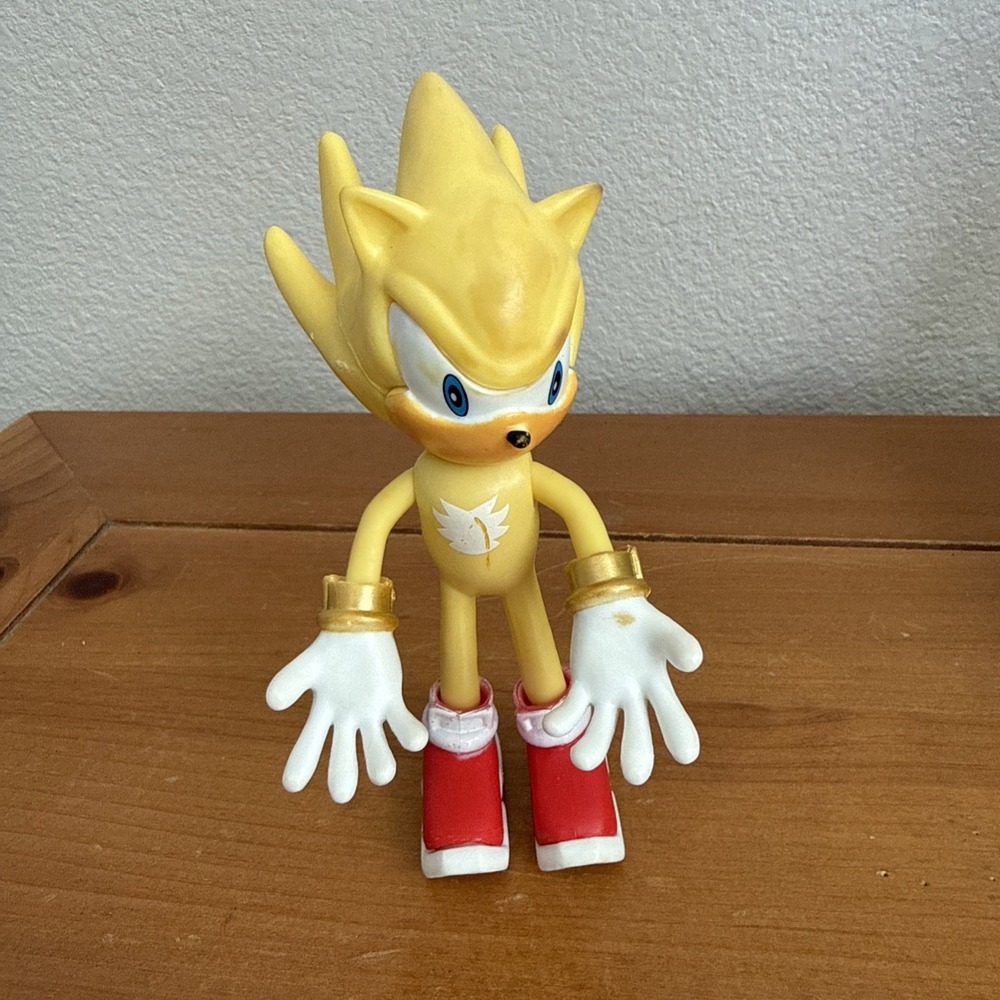 SEGA Sonic the Hedgehog Super Sonic Posable PVC Action Figurine 5.5" Rare Figure